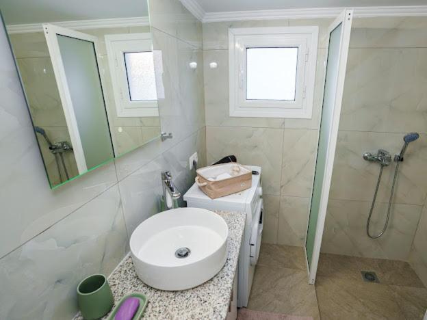 Filippos 2 * Finiq